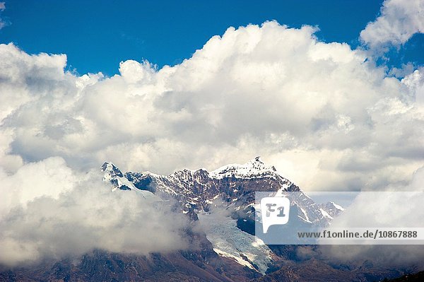 Blick auf die Schneekappe am Masl-Pass (4400m) auf der Strasse nach Lares Peru
