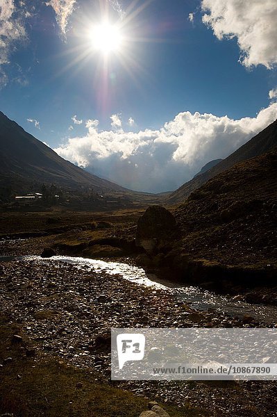 Blick auf den Weg nach Cochayoq Anden Peru