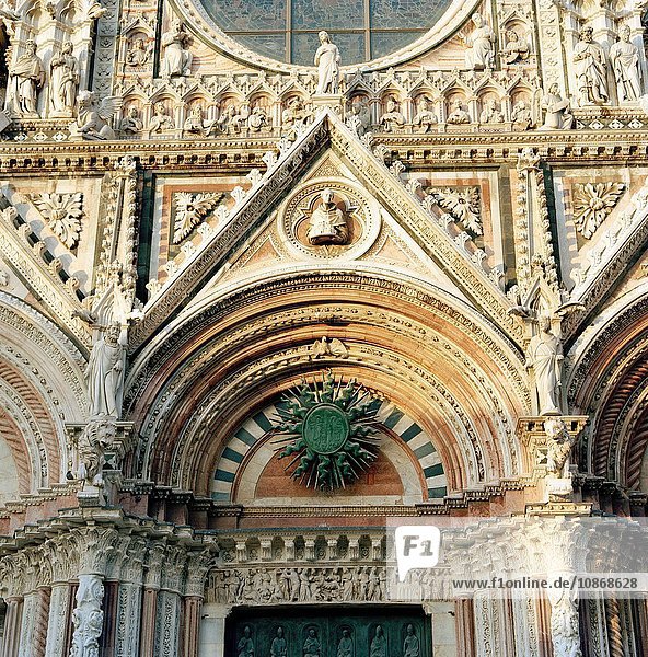 Detail des Eingangs zur Kathedrale des Doms Siena Toskana Italien.