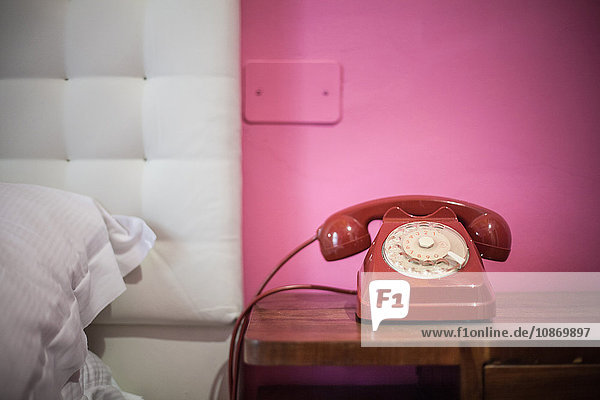 altmodisch,analoge Telefone,analoges,angeschlossen,Anschluss,Bett