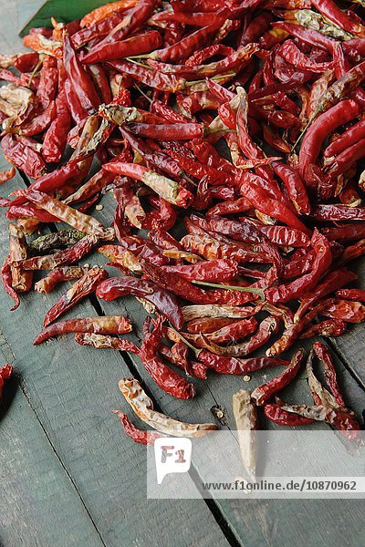 Frische rote Chilis auf dem Straßenmarkt Bangkok Thailand