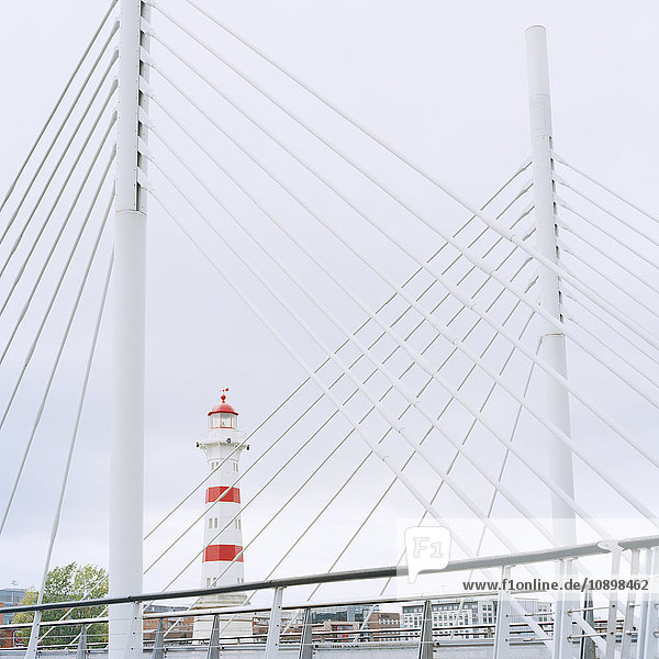 Schweden  Skane  Malmö  Bild von Leuchtturm und Brücke