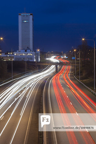 Schweden Skane Malmö Stockholmsvagen Autobahn bei Nacht