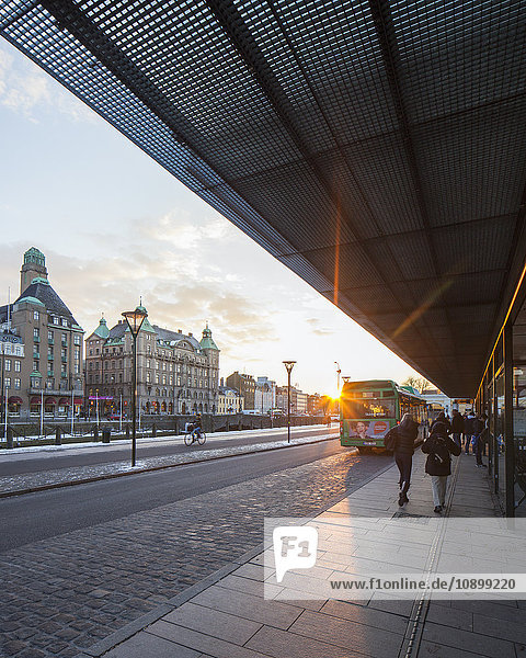 Schweden  Skane  Malmö  Blick auf die Bushaltestelle