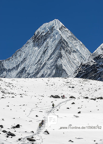 Nepal  Himalaya  Solo Khumbu  Ama Dablam  group of Gurkhas trekking