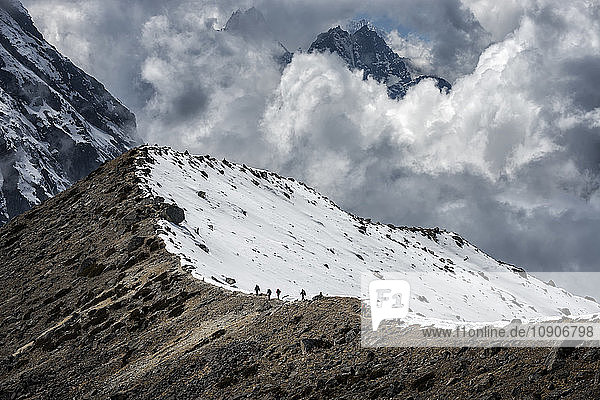 Nepal  Himalaya  Solo Khumbu  Ama Dablam  group of Gurkhas trekking on ridge
