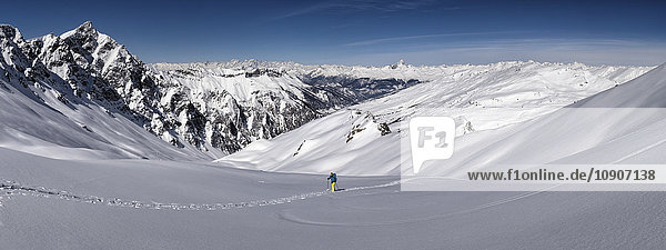 Frankreich  Hautes Alpes  Naturpark Queyras  Saint Veran  Tete de Longet  Skibergsteigen