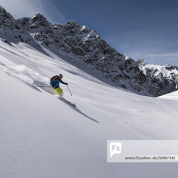Frankreich  Hautes Alpes  Naturpark Queyras  Saint Veran  Tete de Longet  Skibergsteigen