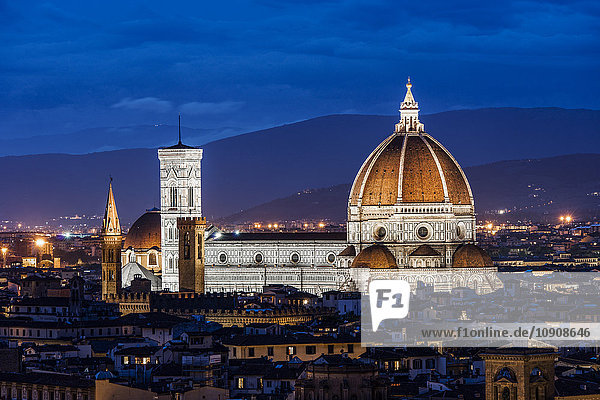 Italien  Toskana  Florenz  Santa Maria del Fiore und Campanile di Giotto bei Nacht