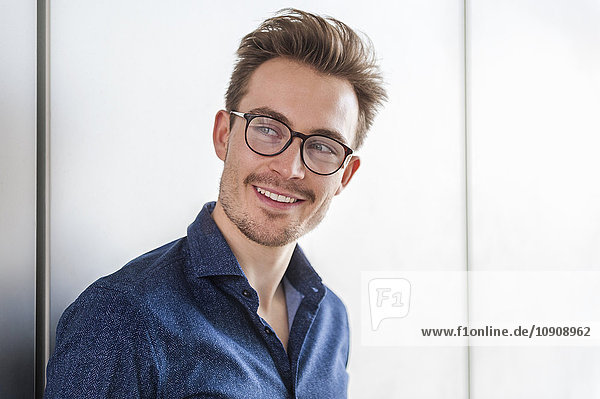 Portrait of smiling young man wearing glasses