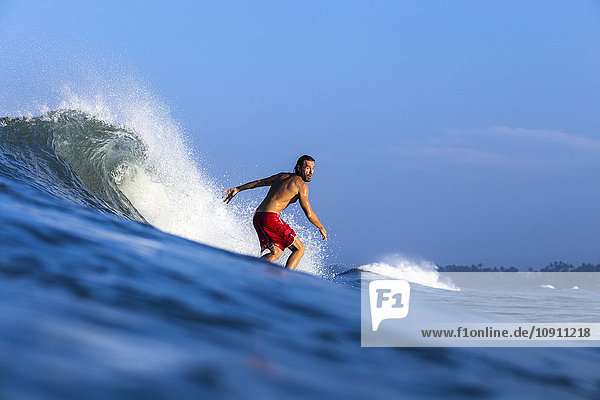 Surfen auf einer Welle