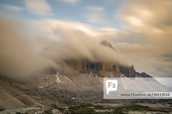 Italien  Dolomiten  Tre Cime di Lavaredo und Nebel