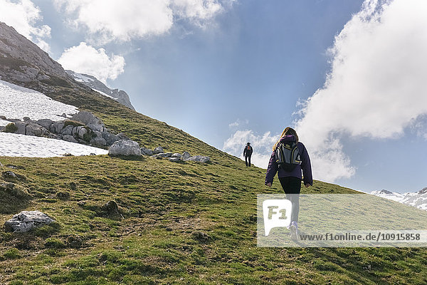 Spain  Asturias  Somiedo  couple hiking in mountains