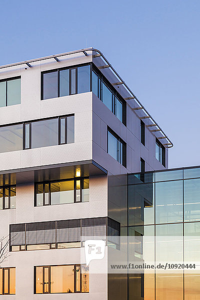 Deutschland  Leinfelden-Echterdingen  Blick auf moderne Bürogebäude