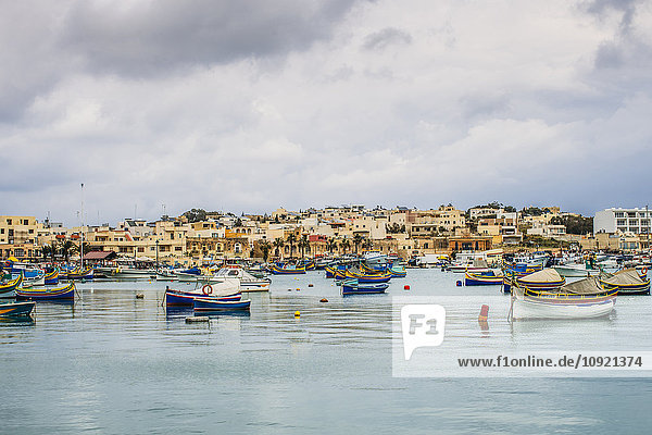 Bootsanlegestelle außerhalb der Hafenstadt  Marsaxlokk  Malta