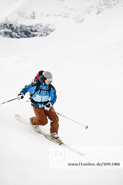 Person beim Skifahren