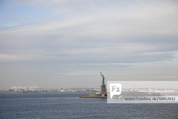 Freiheitsstatue auf Liberty Island  New York City  USA