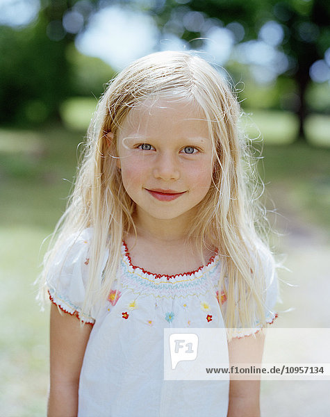 Porträt eines kleinen skandinavischen Mädchens  Schweden.