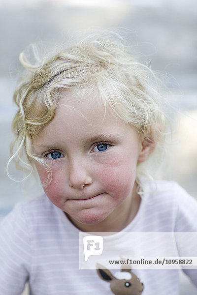 Porträt eines blonden Mädchens  Schweden.