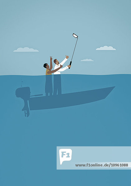 Paar macht ein Selfie auf einem sinkenden Boot