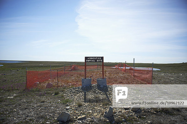 Asbestvergrabungsstätte; Cambridge Bay  Nunavut  Kanada .