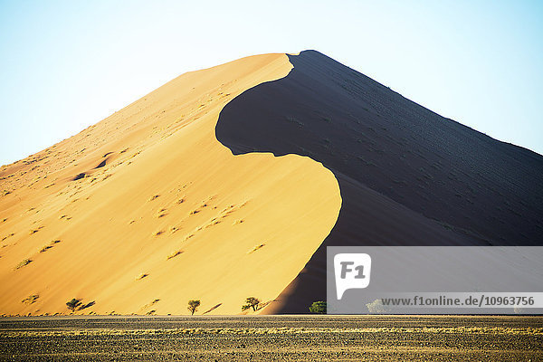 Große Wüstensanddünen; Sossusvlei  Namibia'.