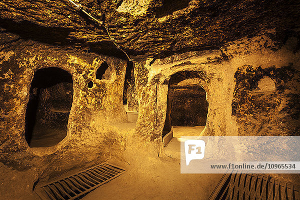 Tunnels und Höhlen in der unterirdischen Stadt Kaymakli; Kaymakli  Türkei'.