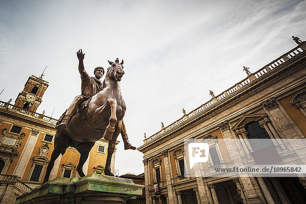 Statue von Pferd und Reiter; Rom  Italien'.