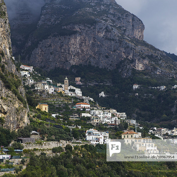 Häuser an der Amalfiküste; Amalfi  Italien'.