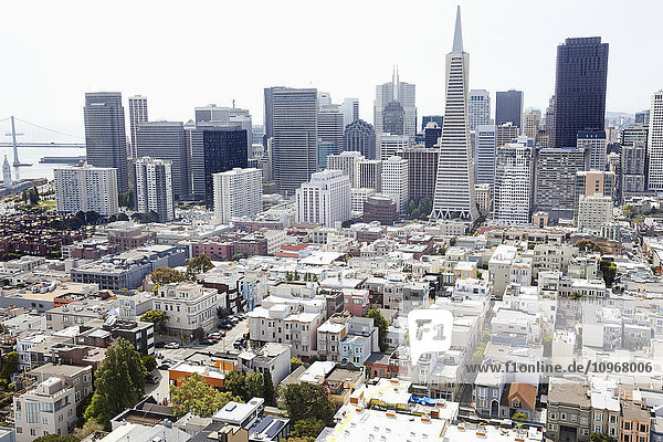 Wolkenkratzer in einer Stadtlandschaft von San Francisco; San Francisco  Kalifornien  Vereinigte Staaten von Amerika'.