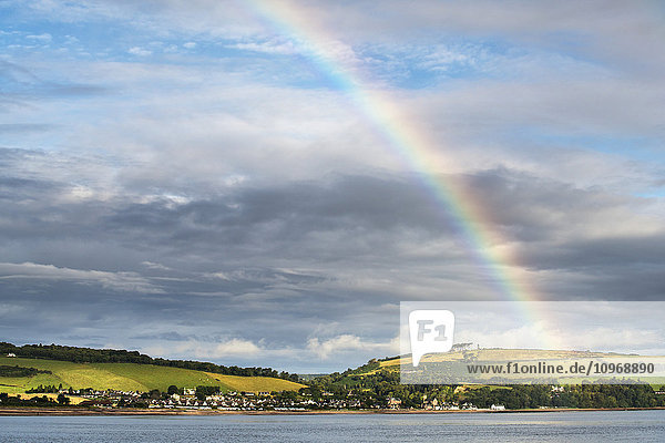 Regenbogen am Himmel über Chanonry Point; Moray Firth  Schottland'.