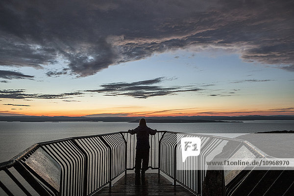 Aussichtspunkt über den Lake Superior bei Sonnenuntergang; Thunder Bay  Ontario  Kanada'.