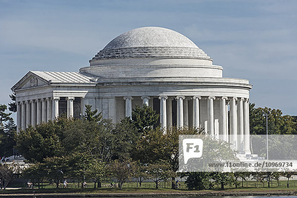 'Thomas Jefferson Memorial built on the edge of the Tidal Basin  building completed 1943 and 19' bronze statue added 1947; Washington  District of Columbia  United States of America'