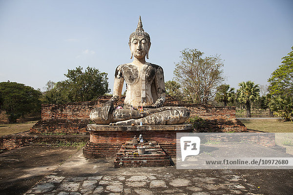 Buddha-Statue; Sukhotai  Thailand'.