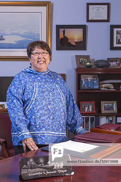 Porträt von Charlotte Brower  Bürgermeisterin des North Slope Borough  Barrow  North Slope  Arctic Alaska  USA'.