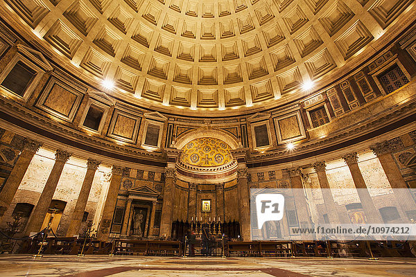 Innenraum des Pantheons  Bogengewölbe; Rom  Italien