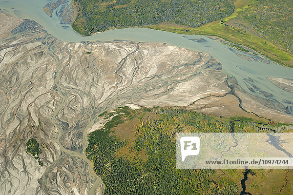 Luftaufnahme des Savonoski Flusses  Katmai National Park  Südwest Alaska  Sommer