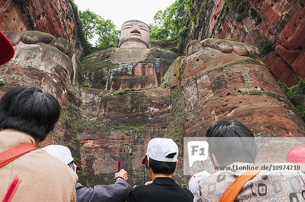 Riesenbuddha aus Leshan  die größte steinerne Buddha-Statue der Welt  71 Meter hoch; Provinz Sichuan  China .