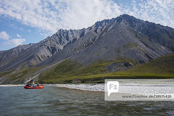 Rafting auf dem Marsh Fork des Canning River im Arctic National Wildlife Refuge  Sommer  Alaska