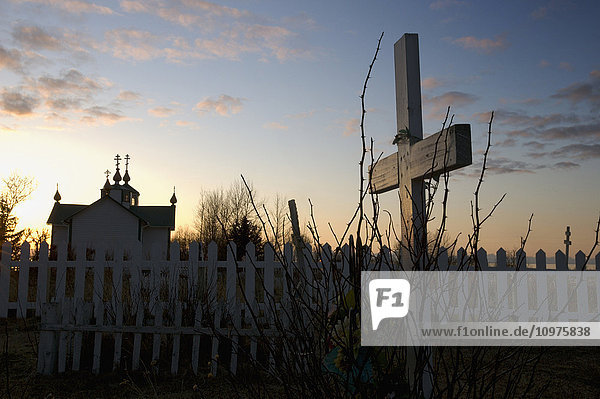 Russisch-Orthodoxe Kirche & Zementwerk @ Sonnenuntergang Kp Ak Frühling Silhouette Ninilchik