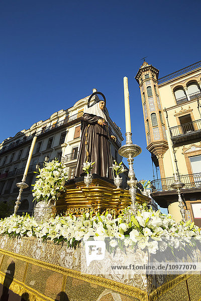 Fronleichnamsfest  Parade mit religiösen Statuen; Sevilla  Spanien'.