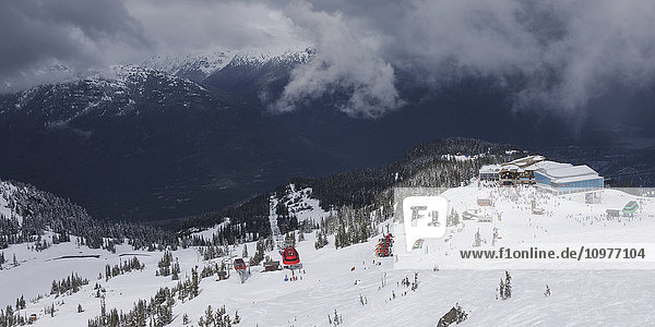 Skihügel und Gondel; Whistler  British Columbia  Kanada'.