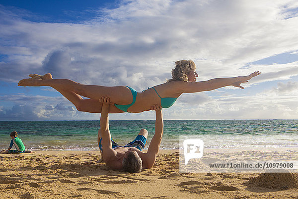 'Family playing on the beach; Kailua  Island of Hawaii  Hawaii  United States of America'