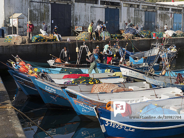 Fischerboote im Hafen; Tanger  Marokko'.