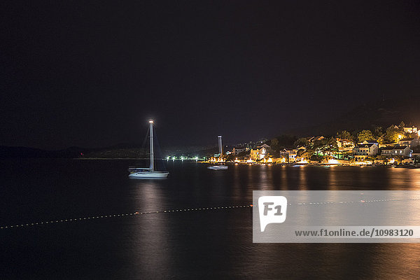 Kroatien  Dalmatien  Slano bei Nacht