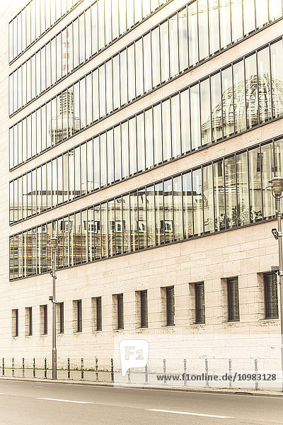 Deutschland,  Berlin,  Fernsehturm gespiegelt in Glasfassade des Auswärtigen Amtes