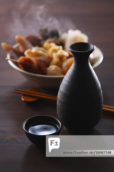 Japanischer Sake und Oden