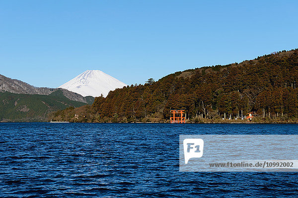 Blick auf den Berg Fuji vom Ashi-See am Morgen  Hakone  Japan