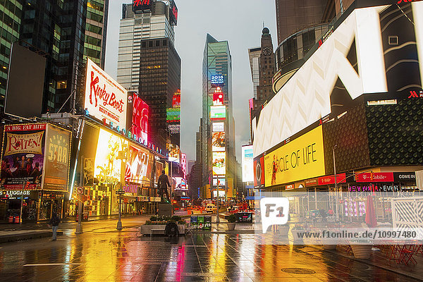New York City,  Times Square,  Neonlichter und Werbung am Times Square