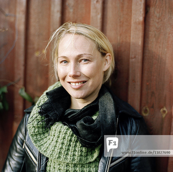 Portrait of a blond woman with leather jacket.